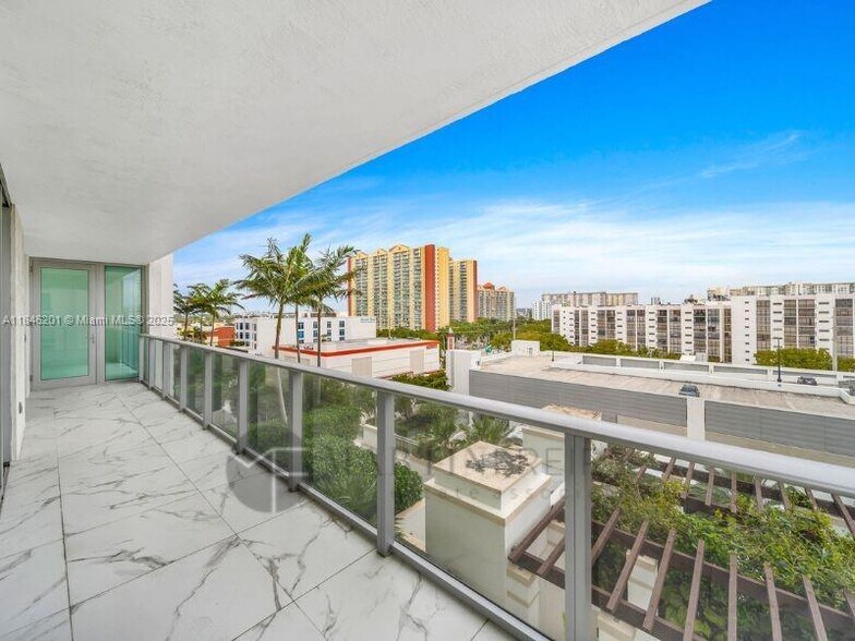 Building Photo - 300 Sunny Isles Blvd