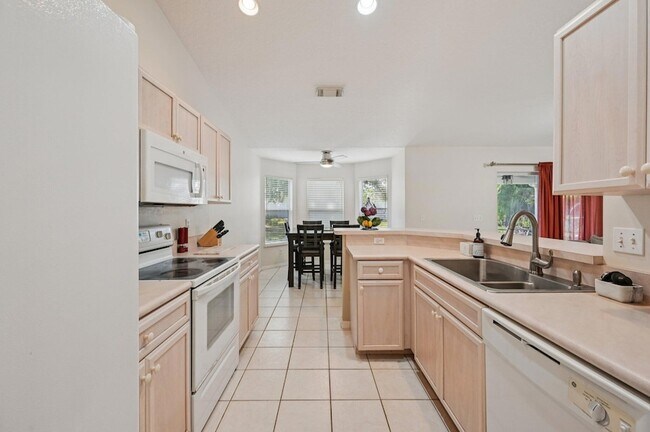 Building Photo - 5920 NW Wolverine Rd