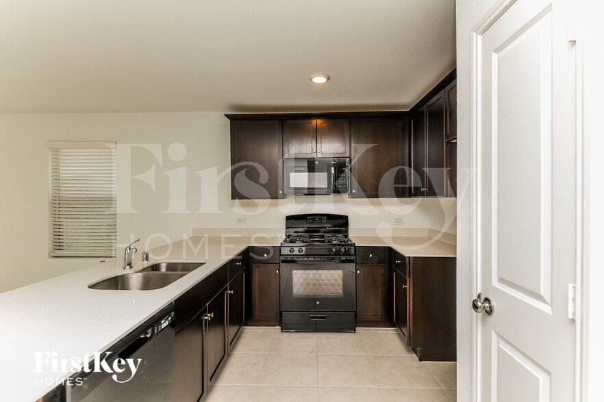 Building Photo - 337 Ranchito Pass