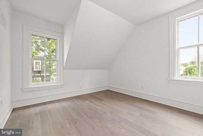 Building Photo - 1308 Delaware Ave