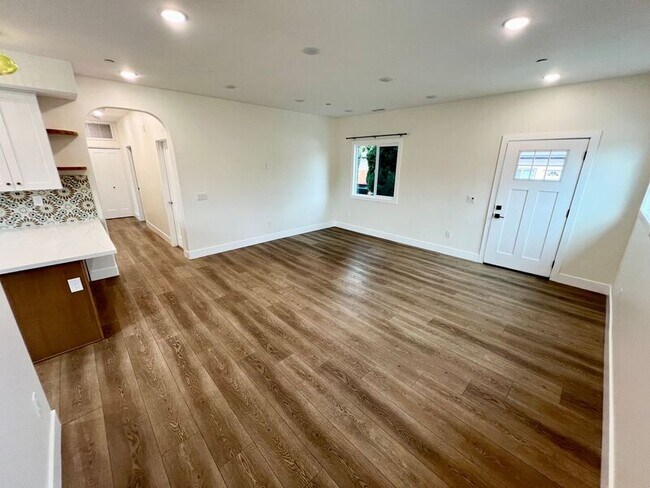 Building Photo - 669 Townsite Dr