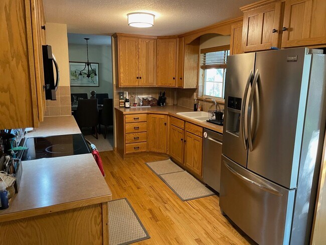 Building Photo - Beautiful Home in Golden Meadows!