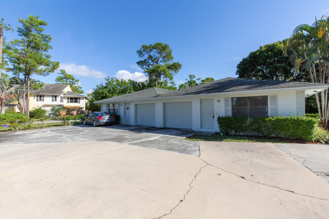 Building Photo - 13742 Bottlebrush Ct