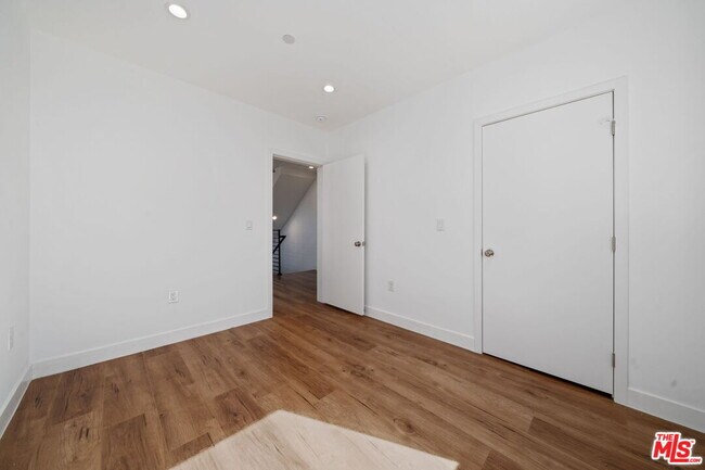 Building Photo - 6336 Beck Ave