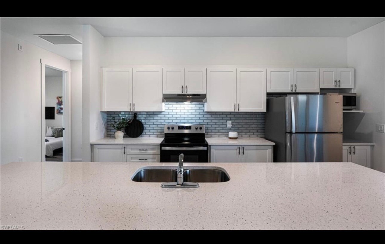 Building Photo - 417 NW 3rd Ln