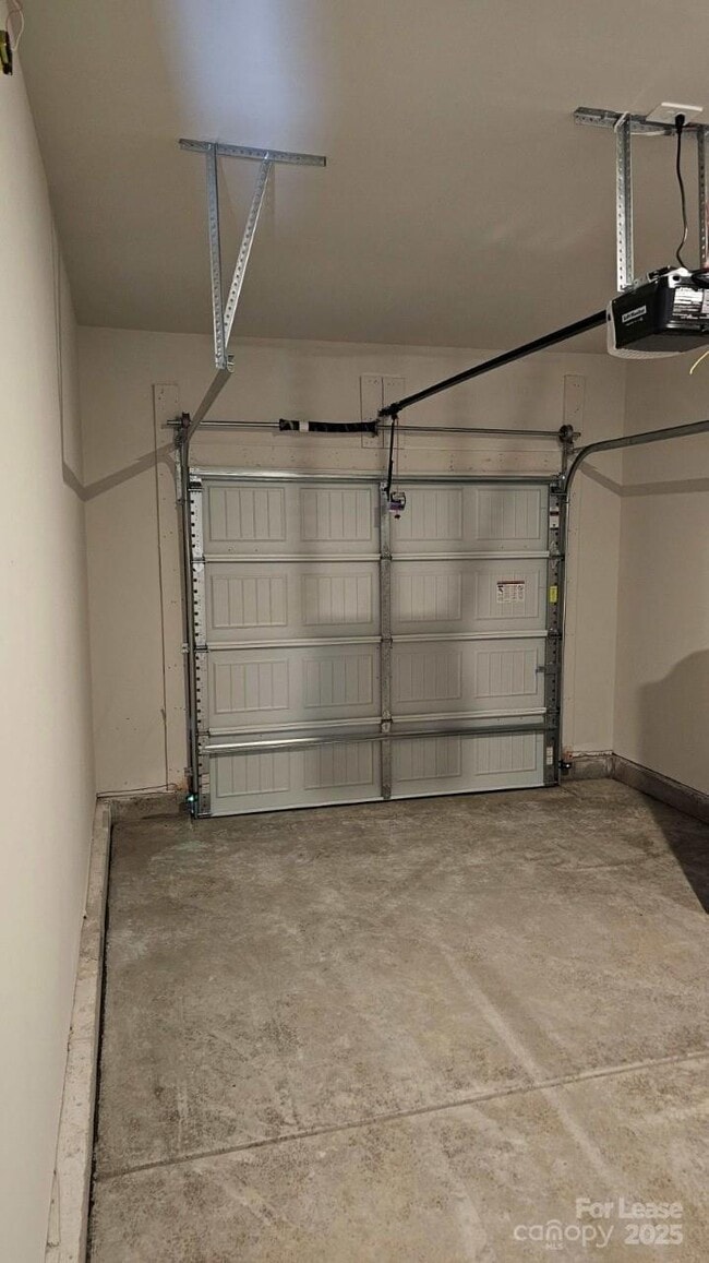 Building Photo - 6122 Starview Ter