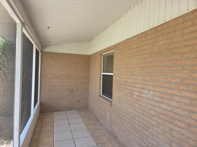 Building Photo - 208 Mirador Dr