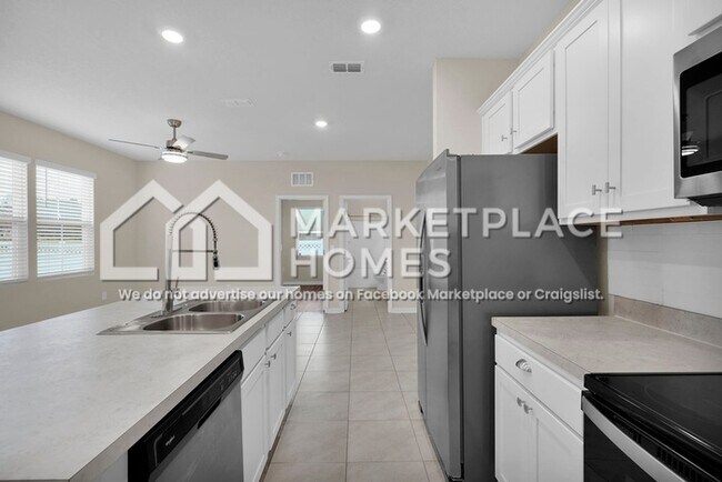 Building Photo - 3996 Vlg Vw Ln