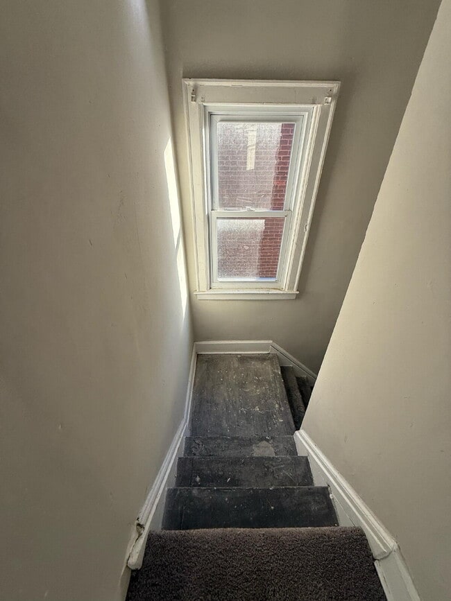 Building Photo - Bright & Cozy 3-Bed Duplex for Rent in Detroit