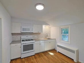 Building Photo - 95 Delafield St