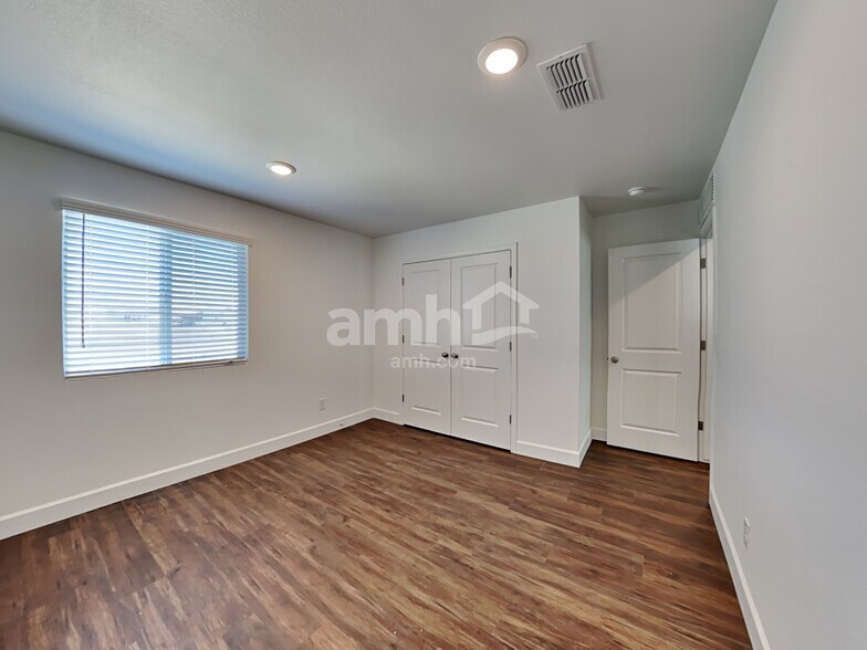 Building Photo - 17122 Puget Ave