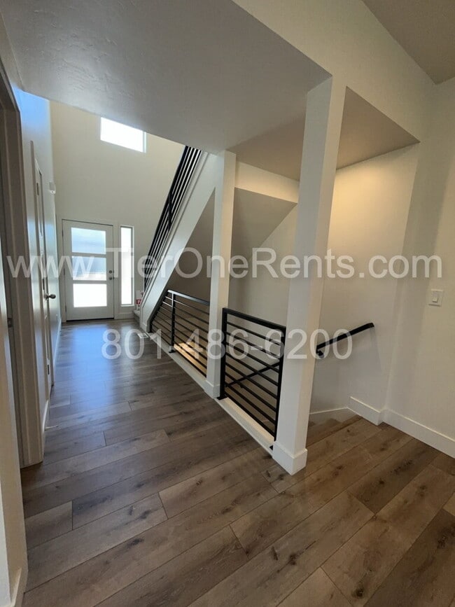 Building Photo - NO DEPOSIT option available for qualified ...
