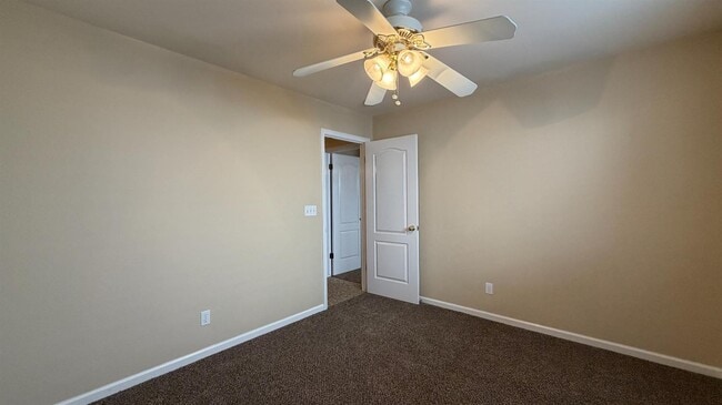 Building Photo - 2274 E Skyview Ave