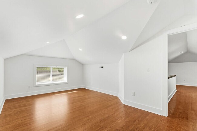 Building Photo - 601 E Delmar St