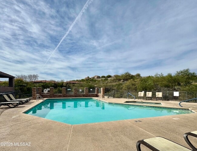 Building Photo - 5855 N Kolb Rd