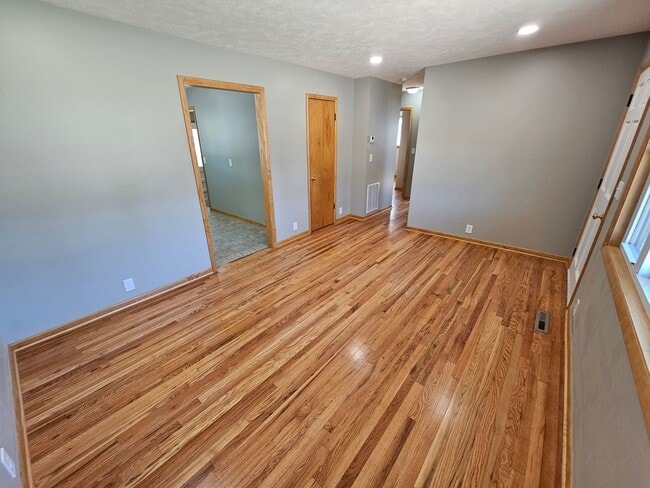 Building Photo - Single Family with basement