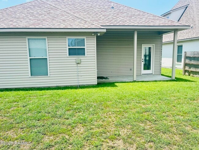 Building Photo - 6217 Lake Edge Dr