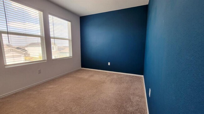 Building Photo - 192 Gabbro Gdns