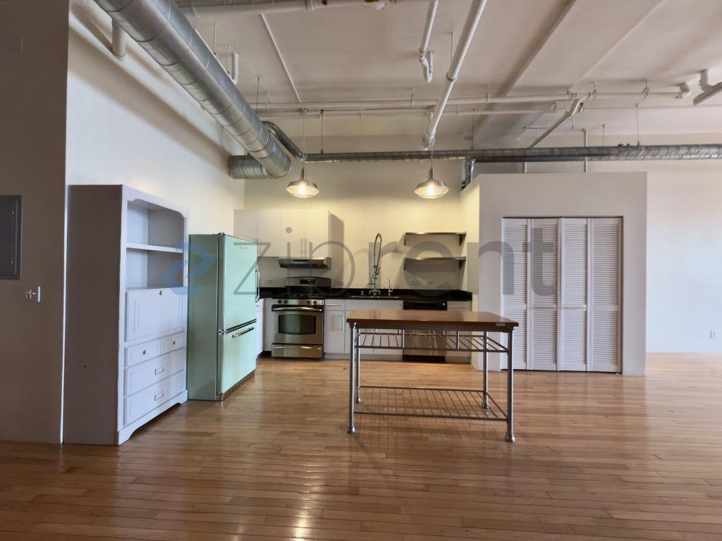 Building Photo - Unit 208
