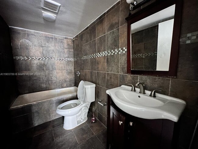 Building Photo - 2175 NE 170th St