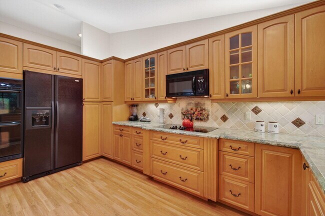 Building Photo - 2925 Riviera Dr