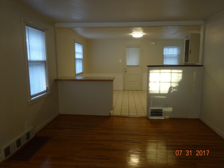 Building Photo - 615 Starin Ave