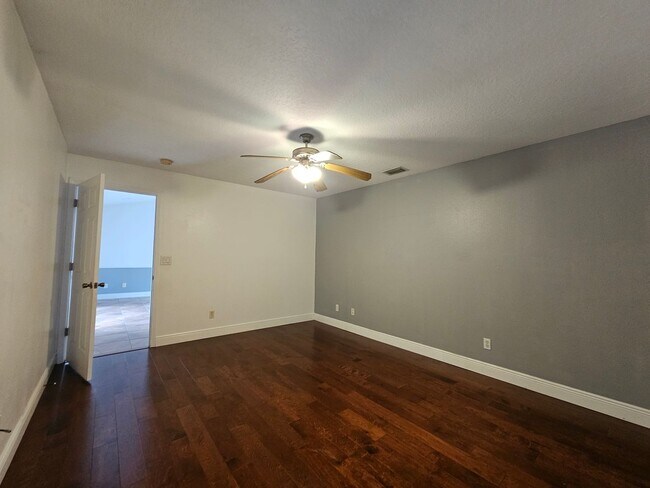 Building Photo - Beautifully Renovated Clermont Home Near Waterfront Park & Trails