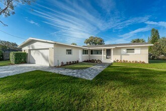 Building Photo - Mid-Century  3 bed/ 2 bath rental home with a huge bonus room