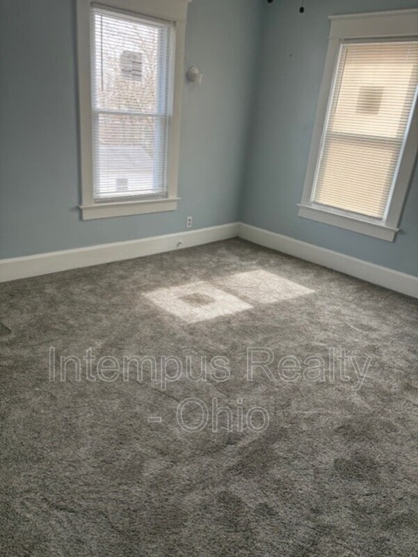 Building Photo - 306 Maplewood Ave