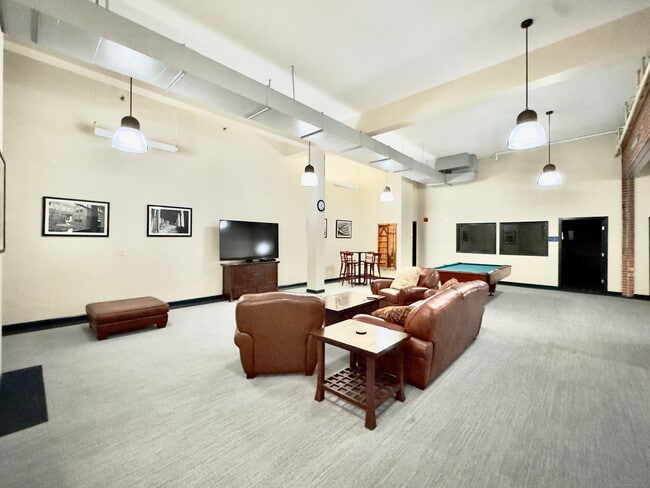 Building Photo - 25 Grand St