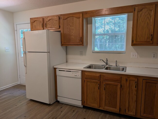Building Photo - Move In ready Ranch style home located in ...