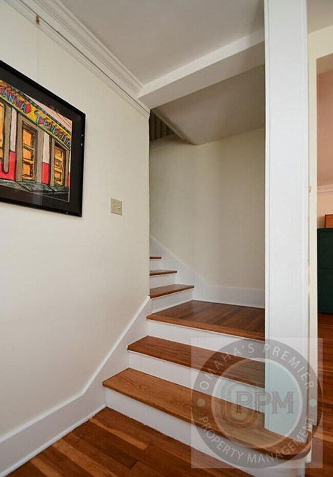 Building Photo - Discover 3-bedroom, 2.5-bath home in Omaha, NE
