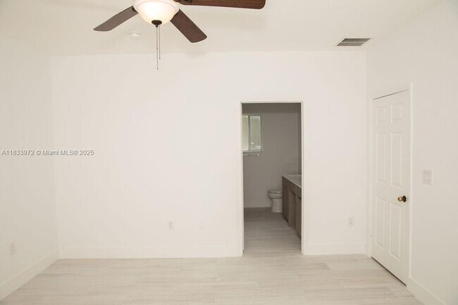 Building Photo - 273 SE 32nd Ave