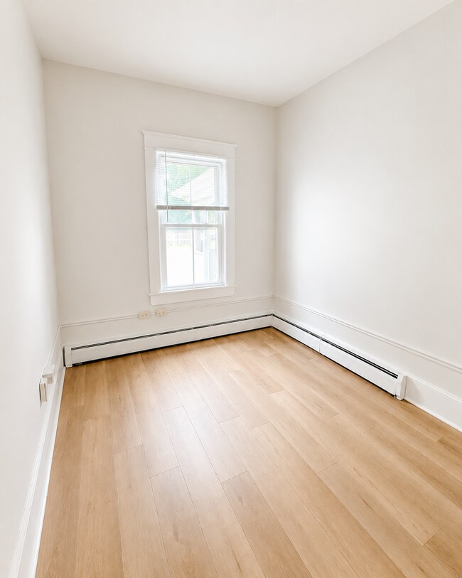Building Photo - Perfect Location — Downtown Blacksburg, Walk to Campus!