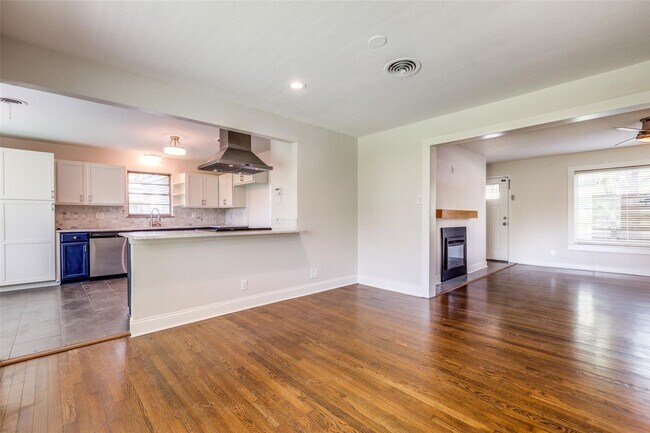 Building Photo - Classic Charm. Modern Comfort. Prime Location.
