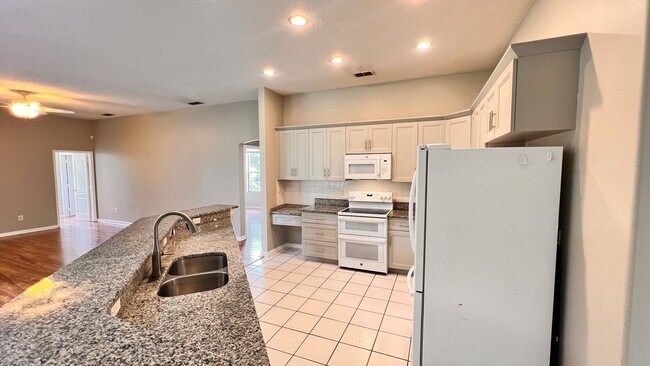 Building Photo - Spacious 4BR Home in Winter Springs | 2,874 Sq Ft | Pet-Friendly | Near Park & Playground
