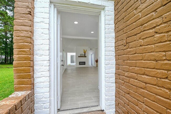 Building Photo - 86 Artesian Way