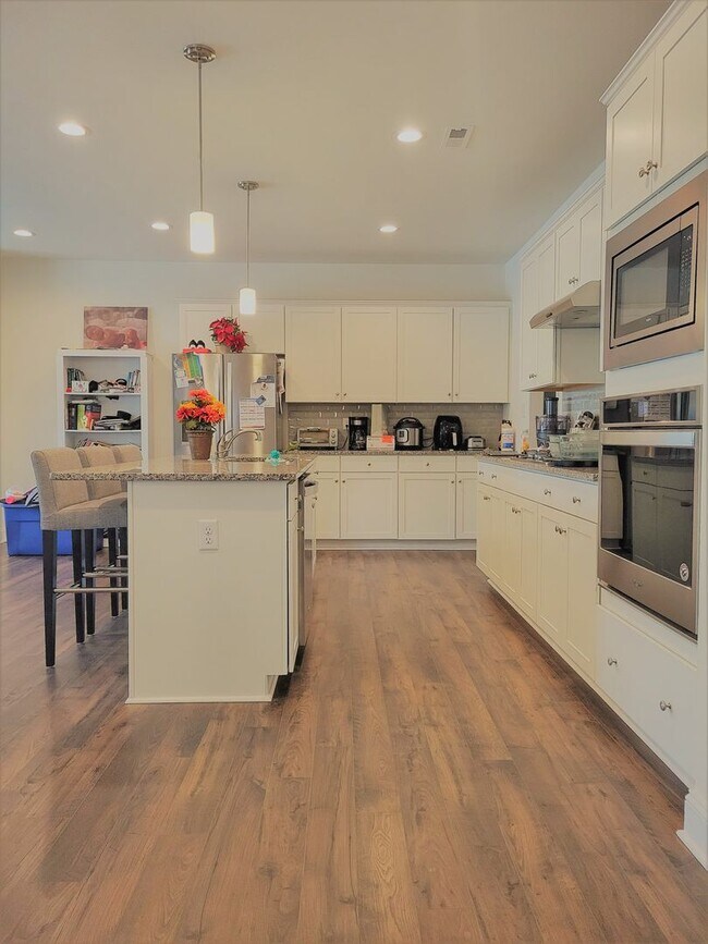 Building Photo - Beautiful end unit townhouse in Cosby Village with loads of extras.