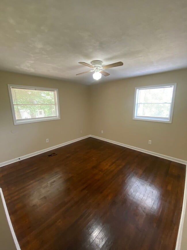 Building Photo - **UPCOMING**3 bedroom / 1 bathroom Home fo...