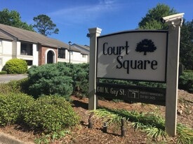 Building Photo - 601 N Gay St