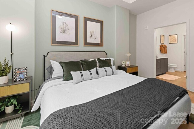 Building Photo - 3305 South Blvd