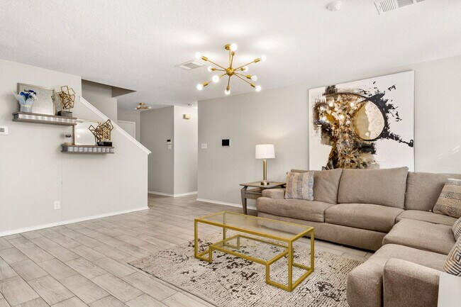 Building Photo - 1627 Pinetum Dr