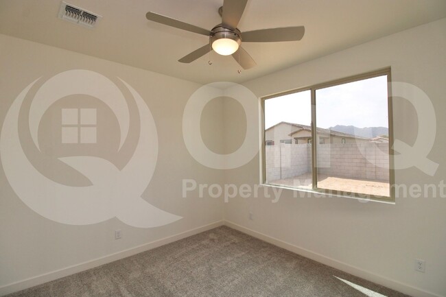 Building Photo - 2957 E Cherry Hill Dr