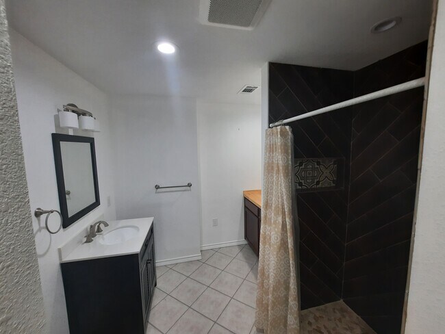 Building Photo - 1506 Donley St
