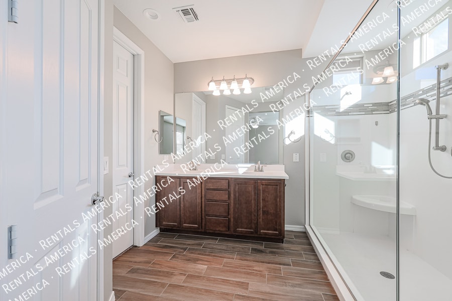 Building Photo - 3725 E Turley St