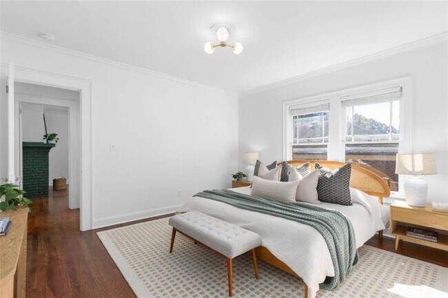 Building Photo - 987 Alloway Pl SE