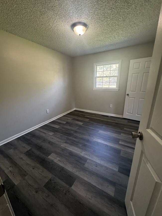 Building Photo - 228 Bate Ave