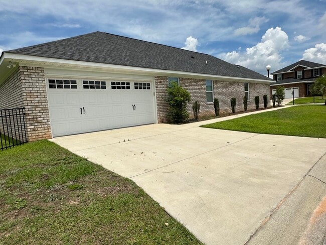Building Photo - 2102 Eureka Way
