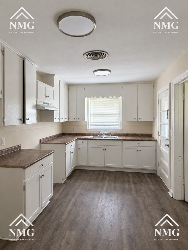 Building Photo - 215 Wildwood Ter
