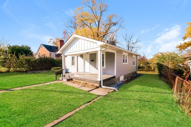 Building Photo - 3772 N Parker Ave